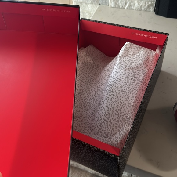 NEW Jordan 3 Retro Cardinal (GS) size 6.5 Y equivalent to 8 women’s - Picture 16 of 17